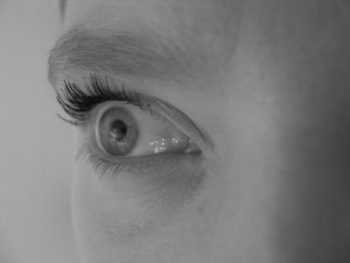 Panik ist eine übersteigerte Angst mit zum Teil heftigen körperlichen Symptomen Angst Panik und Depression